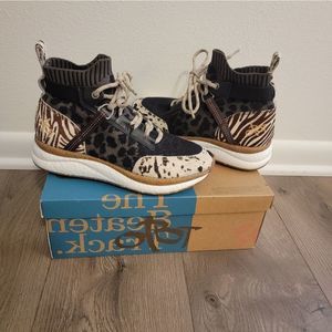 Women's OTBT Hybrid Sneaker 6.5